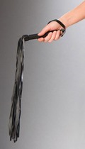 Черная плетка с петлей для руки